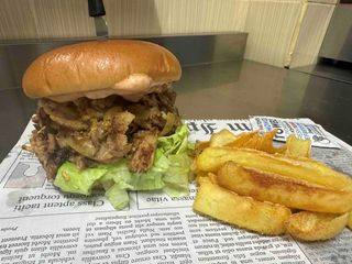 Бургер с дърпано свинско месо