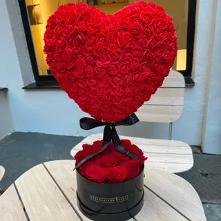 Caja redonda con corazón eterno foam