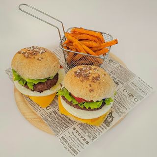 Burgeri s purećim pljeskavicama i batat