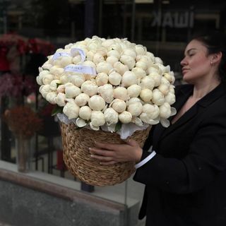 101 півонія в кошику