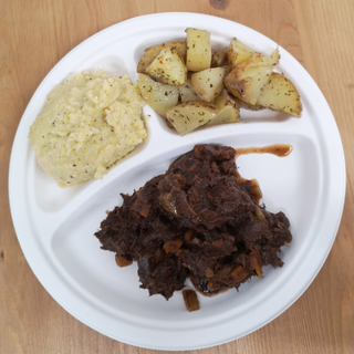 Cinghiale in umido con polenta.