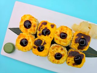 Запечений рол з сніговим крабом (275г)