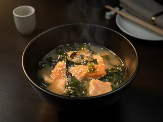 Zupa miso z łososiem (300g)