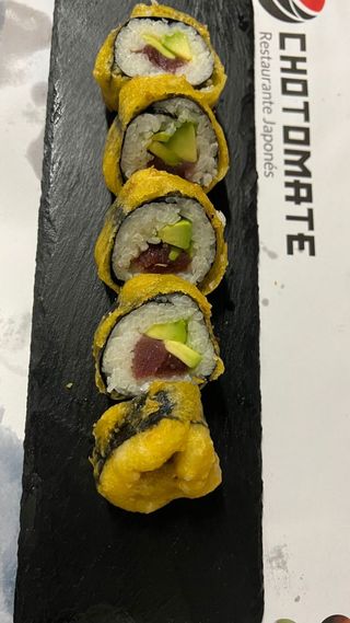 116Futomaki frito atún y aguacate