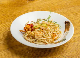 Udon con gamberi