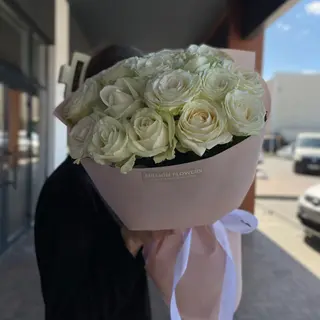 17 білих троянд Аваланч