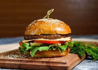 Бургер с сочной куриной котлетой