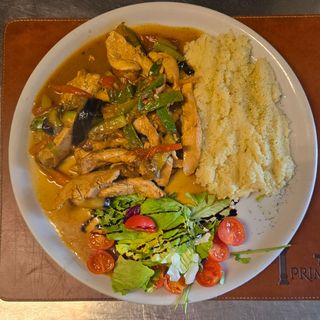 Orijentalna piletina sa kus kusom 450 gr