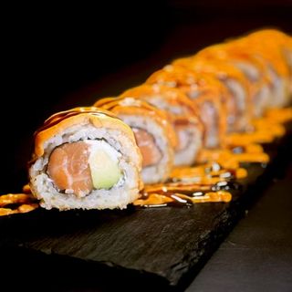 47A- California Roll Frito de Salmón, Aguacate y Queso (8 pzs.)