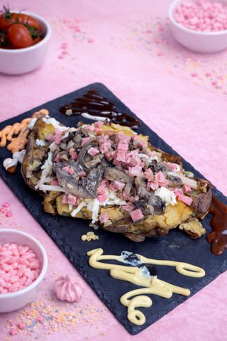 Картоф с бекон, гъби и кашкавал