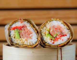 Fresh salmon burrito 350 gr