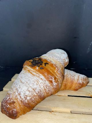 CROISSANT CHOCOLATE NEGRO