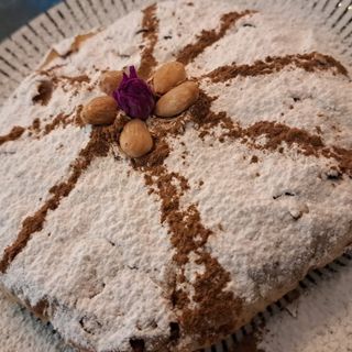 Pastela De Pollo Y Almendra