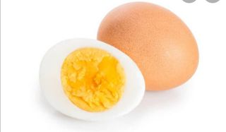 A pair of boiled eggs 