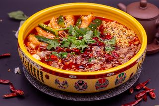 Manzo con verdure mix a brodo chengdu/成都冒肥牛