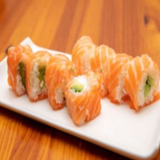 Cheese Salmón Roll Con Aguacate (8 Pzs.) 