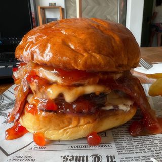 Burger Mega Cabramelizada