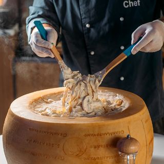 ფეტუჩინი სოკოთი და ნაღებით