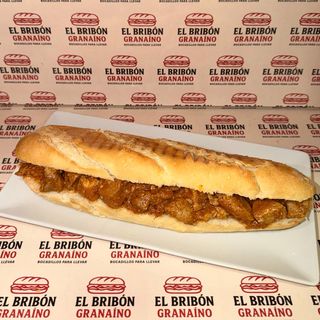 Bocadillo El Tradicional De Carne En Salsa