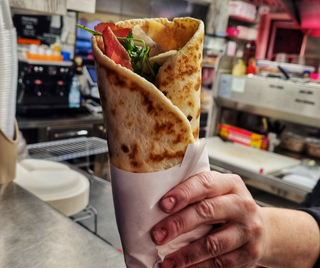 Rotolini bresaola, grana e rucola