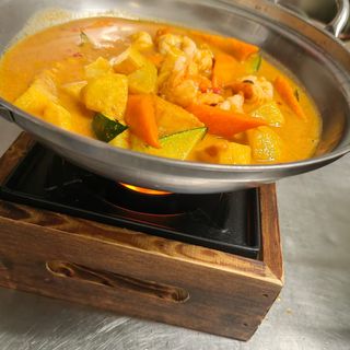 Scodella di fuoco con gamberi e patate