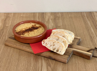 Hummus di ceci con crostini