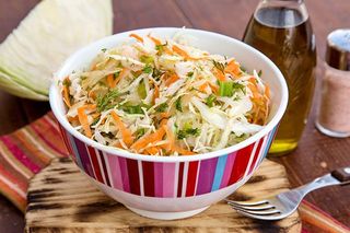 Varza alba cu morcov si marar