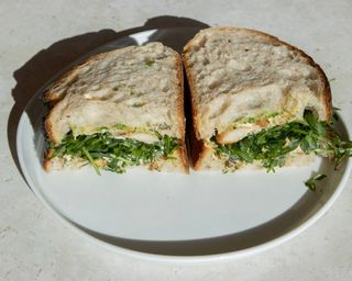 Сендвіч з куркою, грибами та сальсою верде 400 г, 400 г