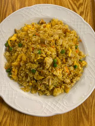 Arroz frito curry con pollo