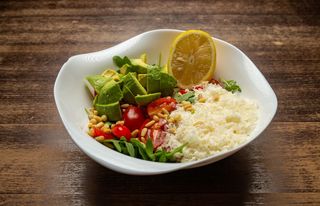 Salata cu rucola si avocado