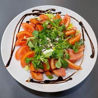 Ensalada De Burrata al Pesto