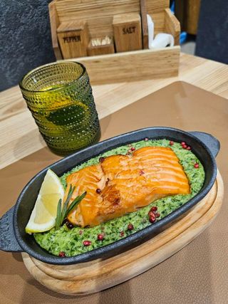 Філе Лосося з вершково - шпинатним соусом