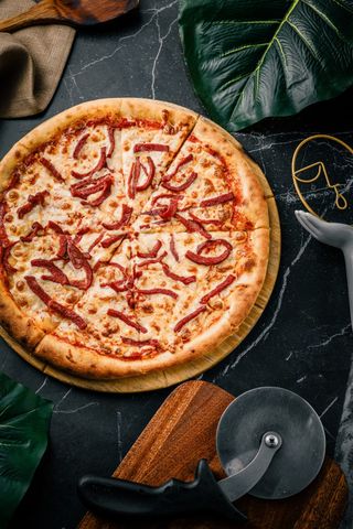 Пицца с копченой говядиной