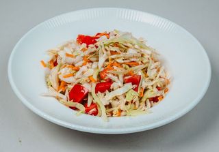 78. Салата зеле, морков, бамбук и пиле