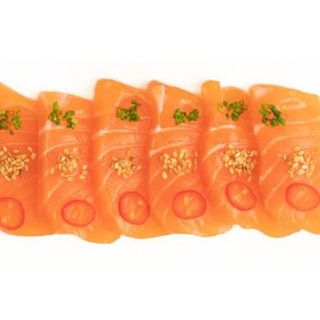 Sashimi de salmón con chili y salsa ponzu