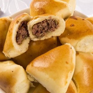 Esfirra carne com bacon