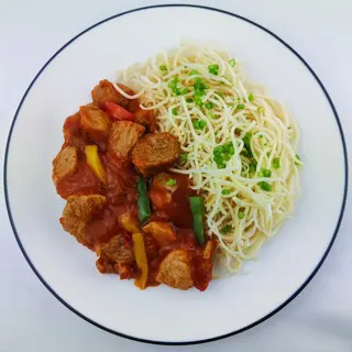 Cerdo agridulce con noodles de trigo