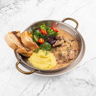 Бефстроганов с пюре 