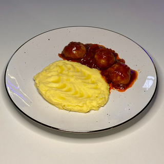 Тефтелі "Болоньєзе" з пюрешкою