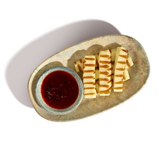 Queso Halloumi a la parrilla .