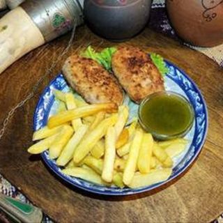 კოტლეტი შერეული ფარშით ფრის გარნირით