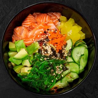 Боул-поке з лососем