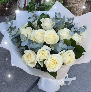 Buchet 13 trandafiri albi