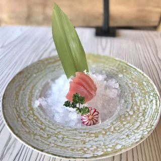 41. Sashimi maguro 
