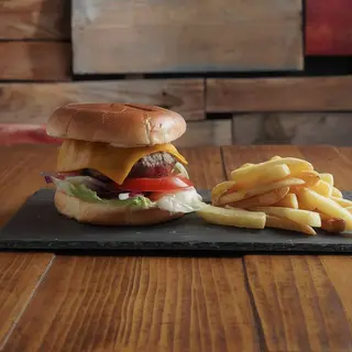 Classic burger con patatas