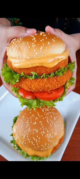 Double Chicken Cheese Burger 240g