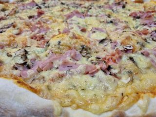 Pizza Reina (Mediana)