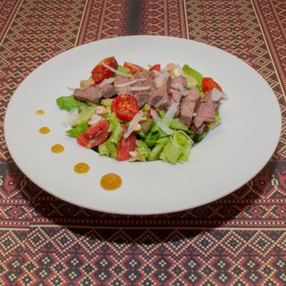 Biftek salata sa indijskim orasima