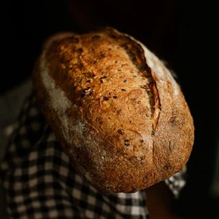 Pão de Massa Mãe com Sementes e Amêndoas