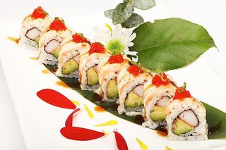 16.Roll sucedaneo y aguacate..(8 unidades)